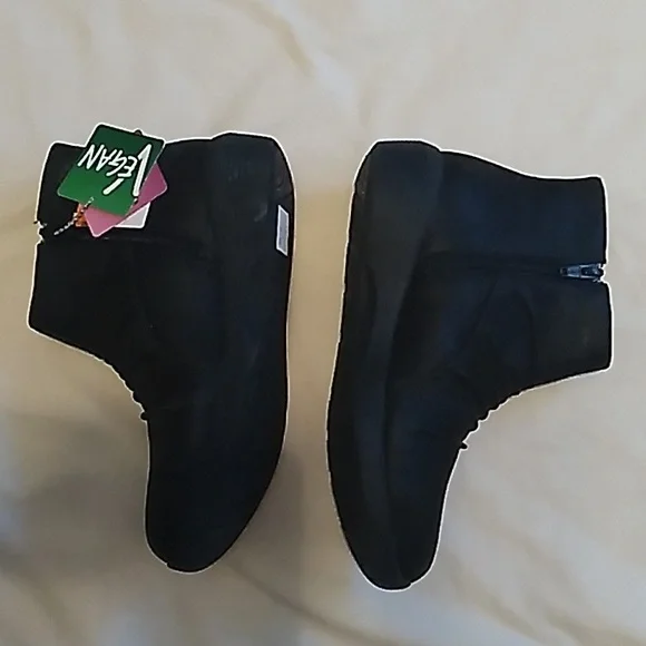 NWT Women's Sketchers black scotchguard bootie or shoe size 6 - Picture 3 of 10